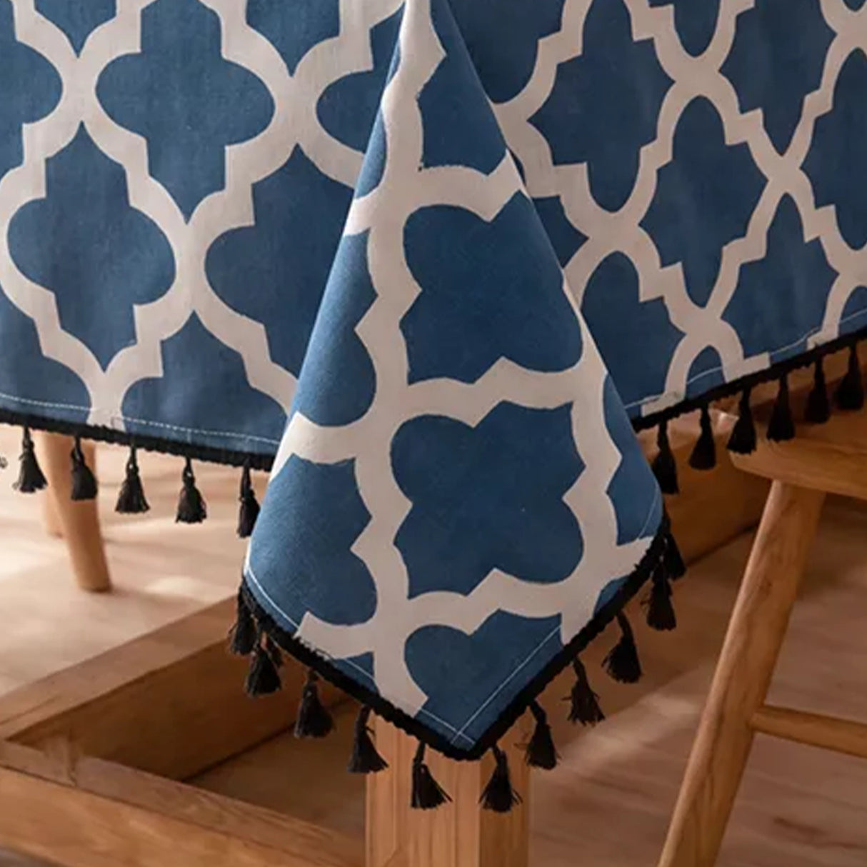 Imprimer Handpicked Quatrefoil - Table Cover (Blue)
