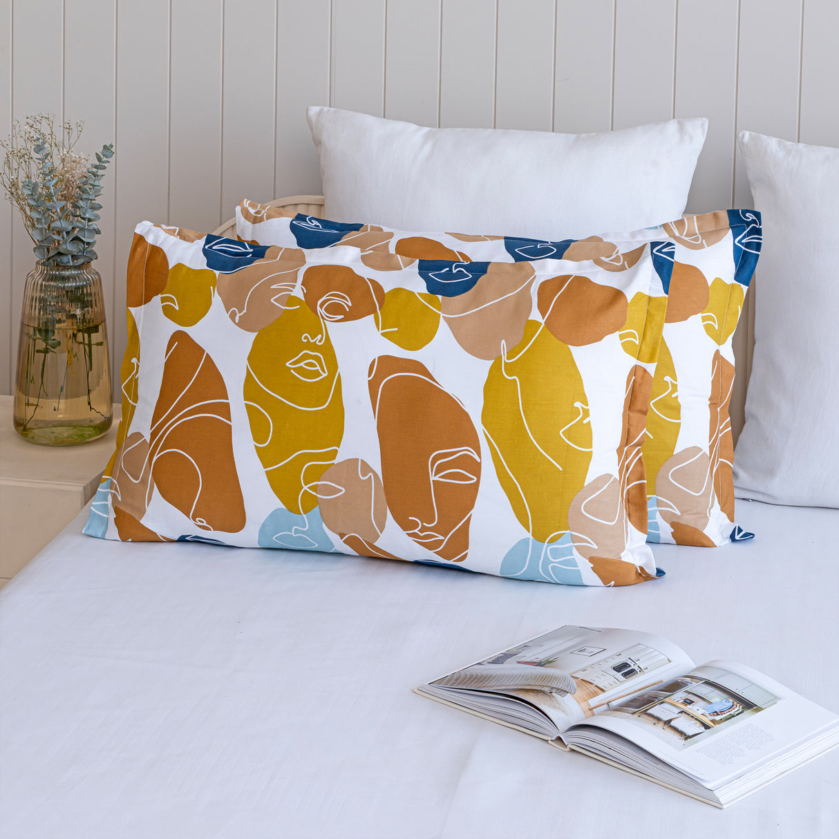 Imprimer Faces of Color - Pillow Cover