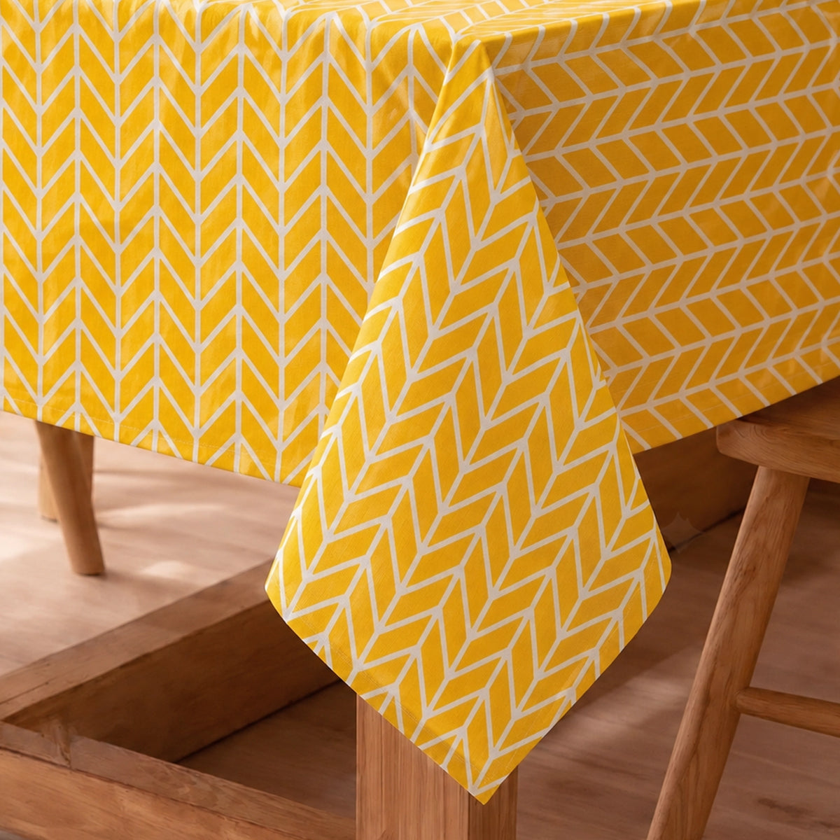 Imprimer Handpicked Aztec - Table Cover (Yellow Arrow)