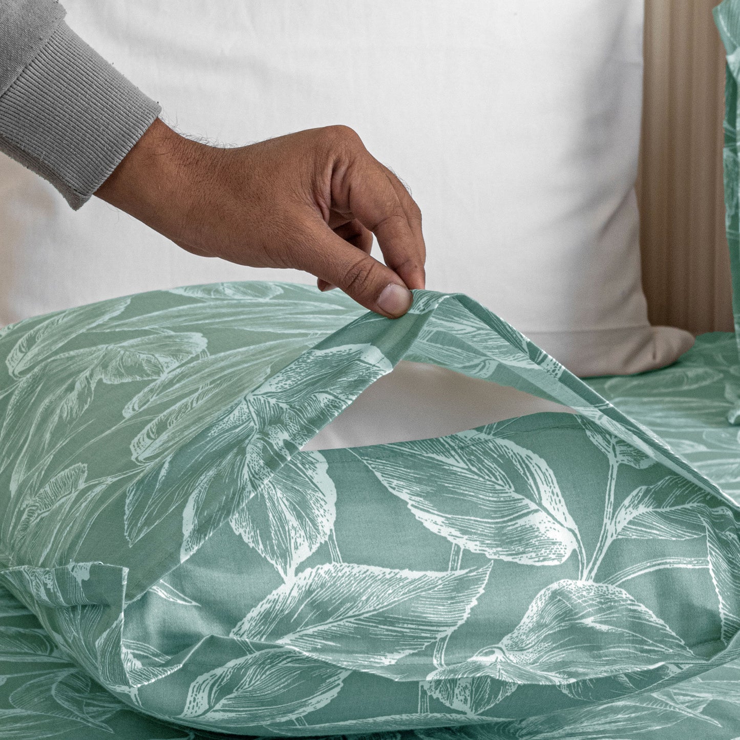 Imprimer Lilac - Leaf Printed Pillow Cover (Aqua Blue)