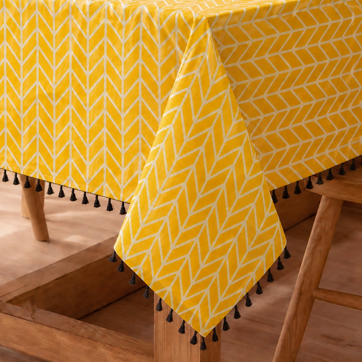 Imprimer Handpicked Aztec - Table Cover (Yellow)