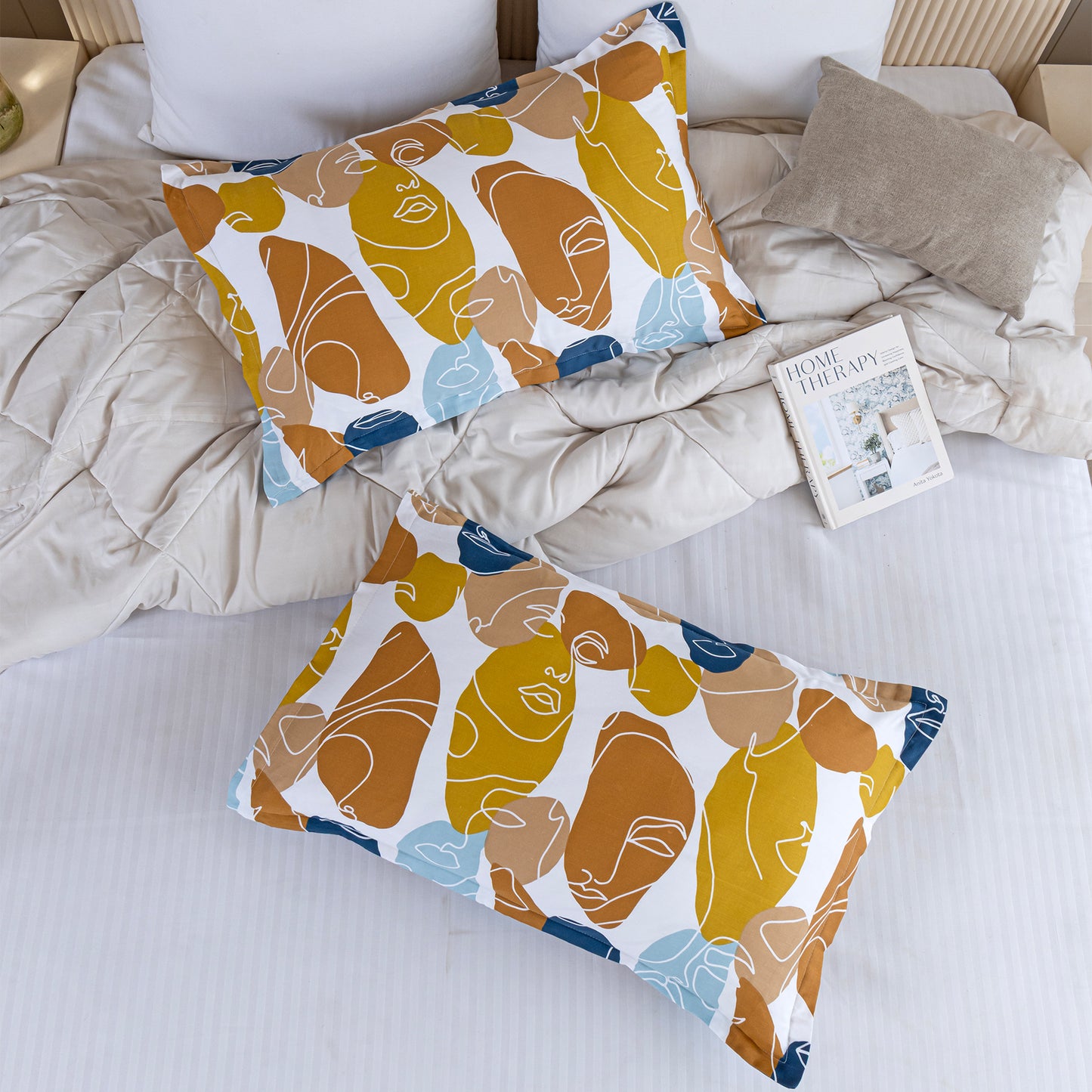 Imprimer Faces of Color - Pillow Cover