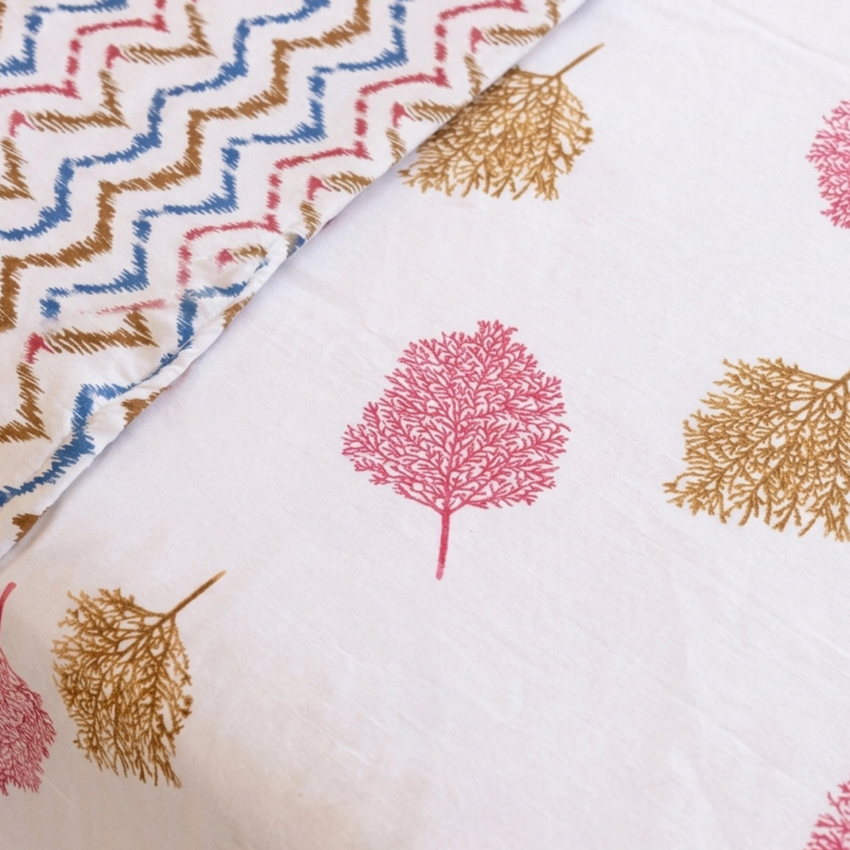 Imprimer Scarlet - Printed Dohar (Multicolor & White)