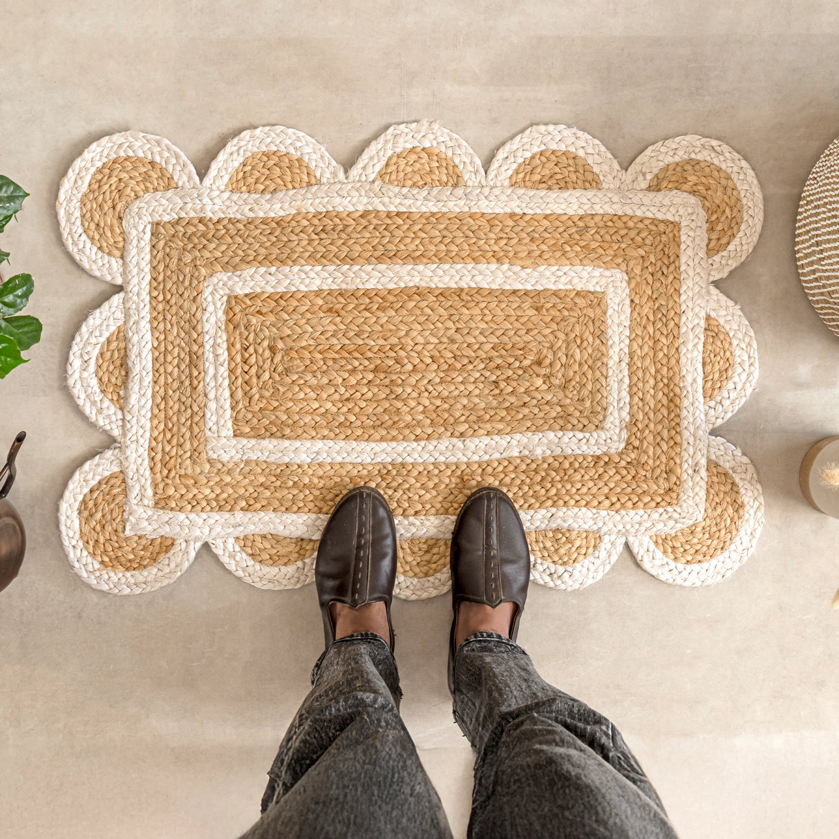 Scalloped Border Jute Area Rug - Rectangular