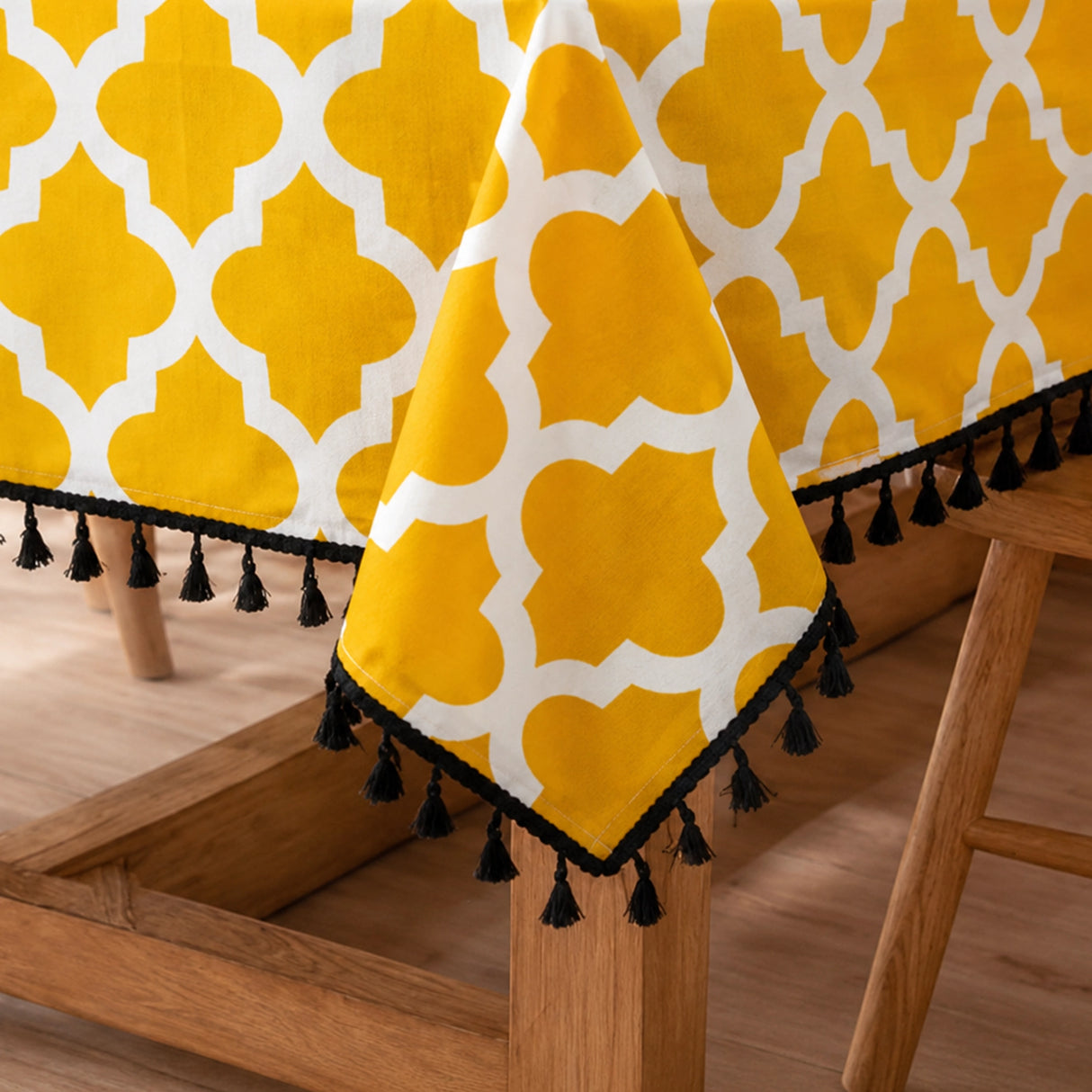 Imprimer Handpicked Quatrefoil - Table Cover (Yellow)