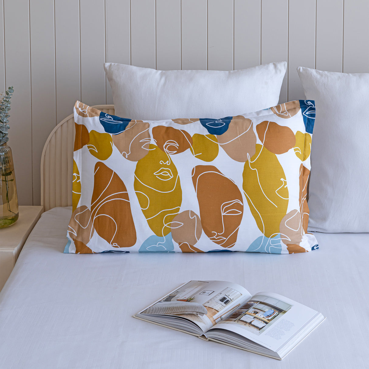 Imprimer Faces of Color - Pillow Cover