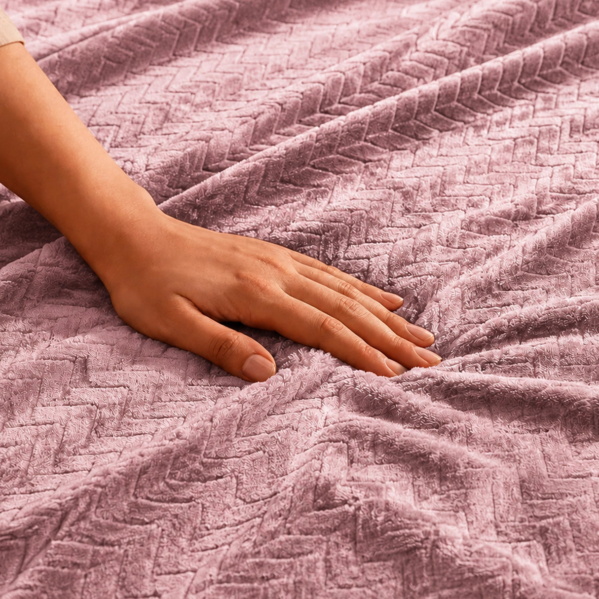 Fort Mellow - Wave Plush Blanket (Pink)