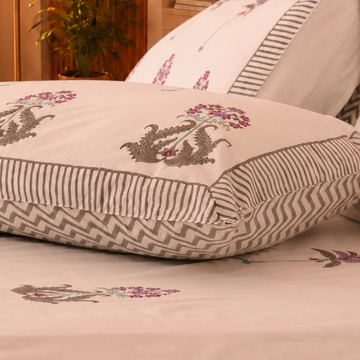 Empire Aura - Handblock Bedsheet