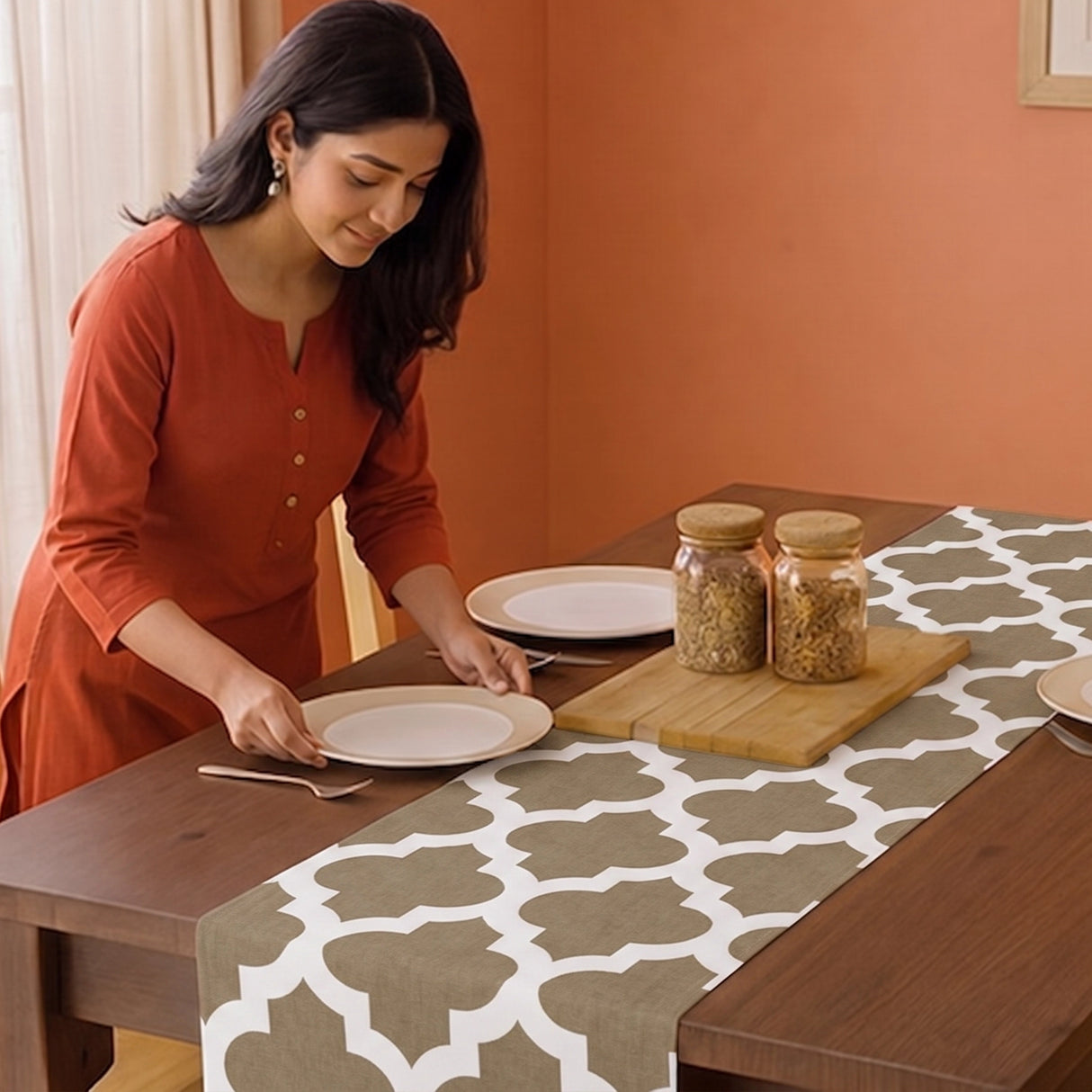 Imprimer Quatrefoil - Printed Dining Table Runner (Grey)