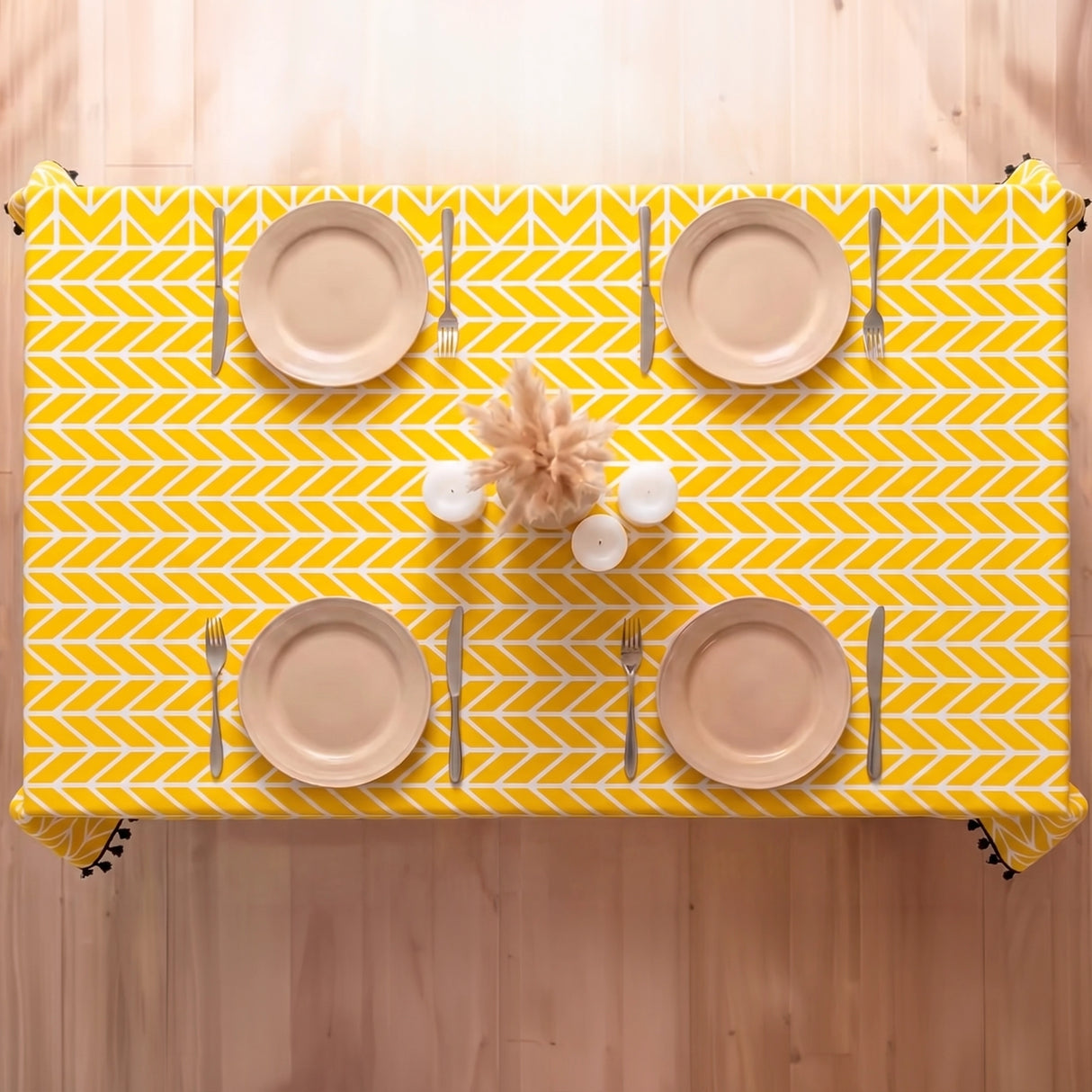 Imprimer Handpicked Aztec - Table Cover (Yellow)