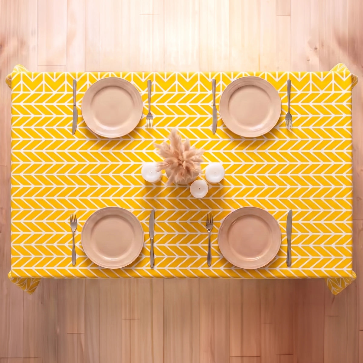 Imprimer Handpicked Aztec - Table Cover (Yellow Arrow)
